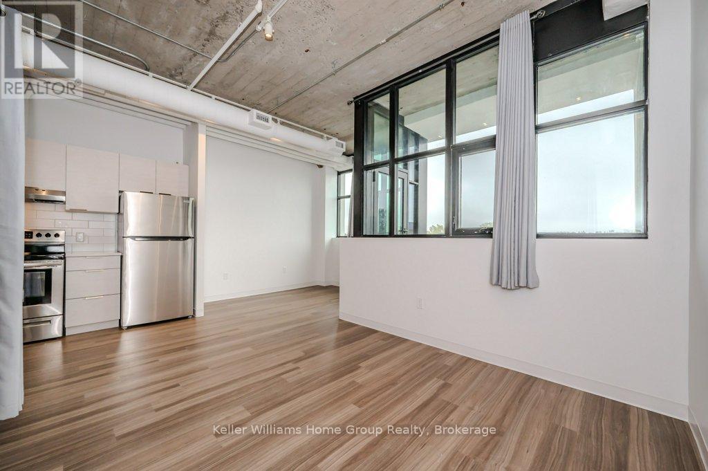#304 120 HURON STREET - 18