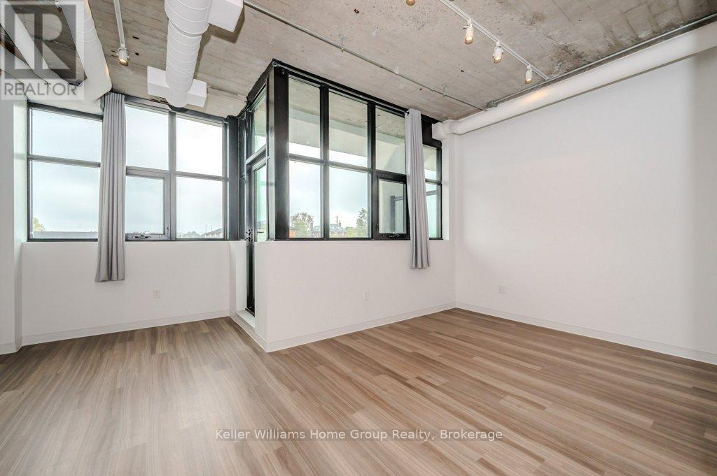 #304 120 HURON STREET - 19