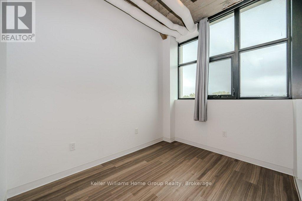 #304 120 HURON STREET - 20