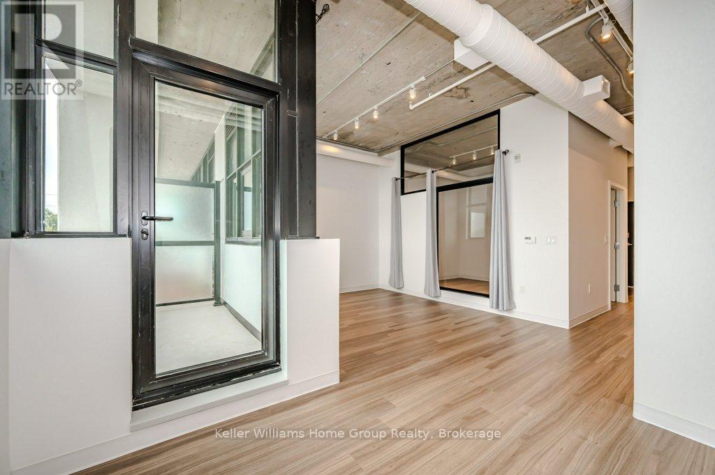 #304 120 HURON STREET - 21