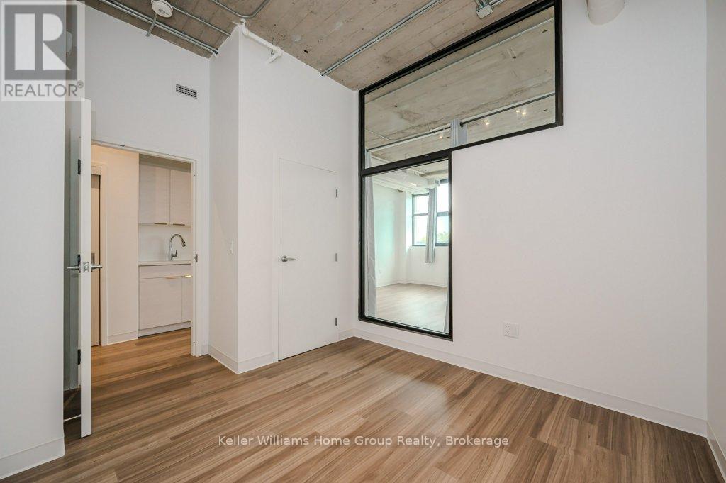 #304 120 HURON STREET - 23