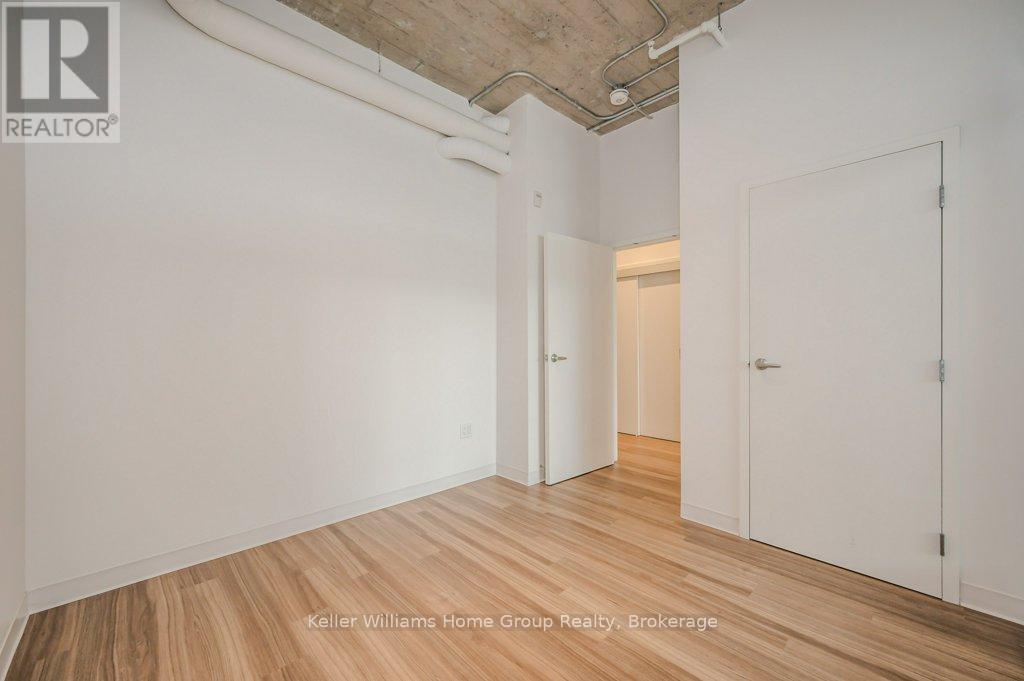 #304 120 HURON STREET - 25