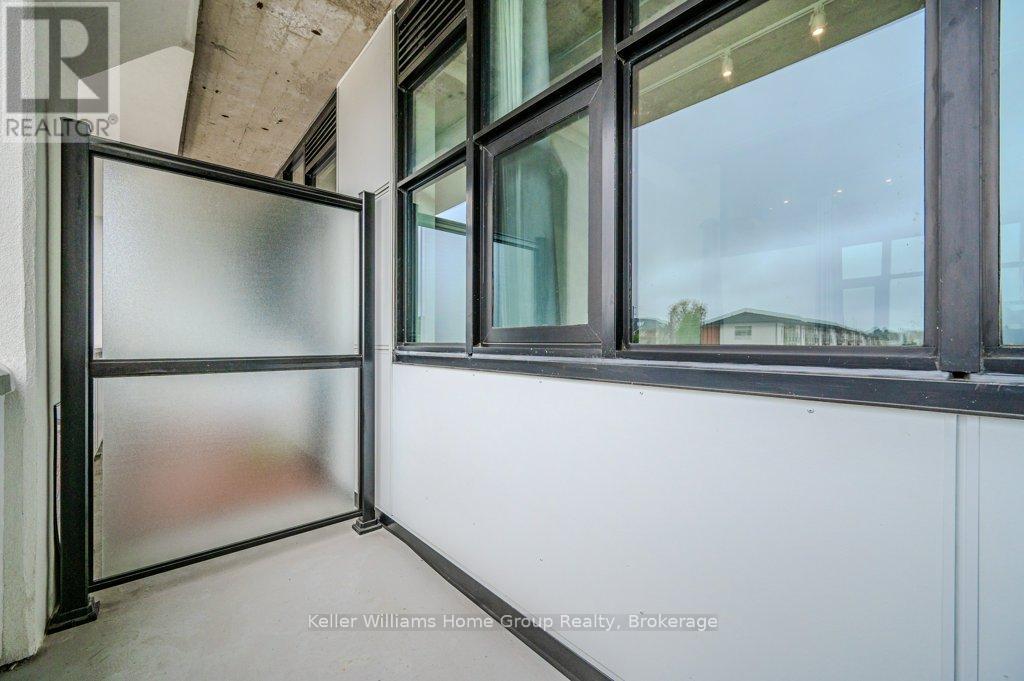 #304 120 HURON STREET - 29