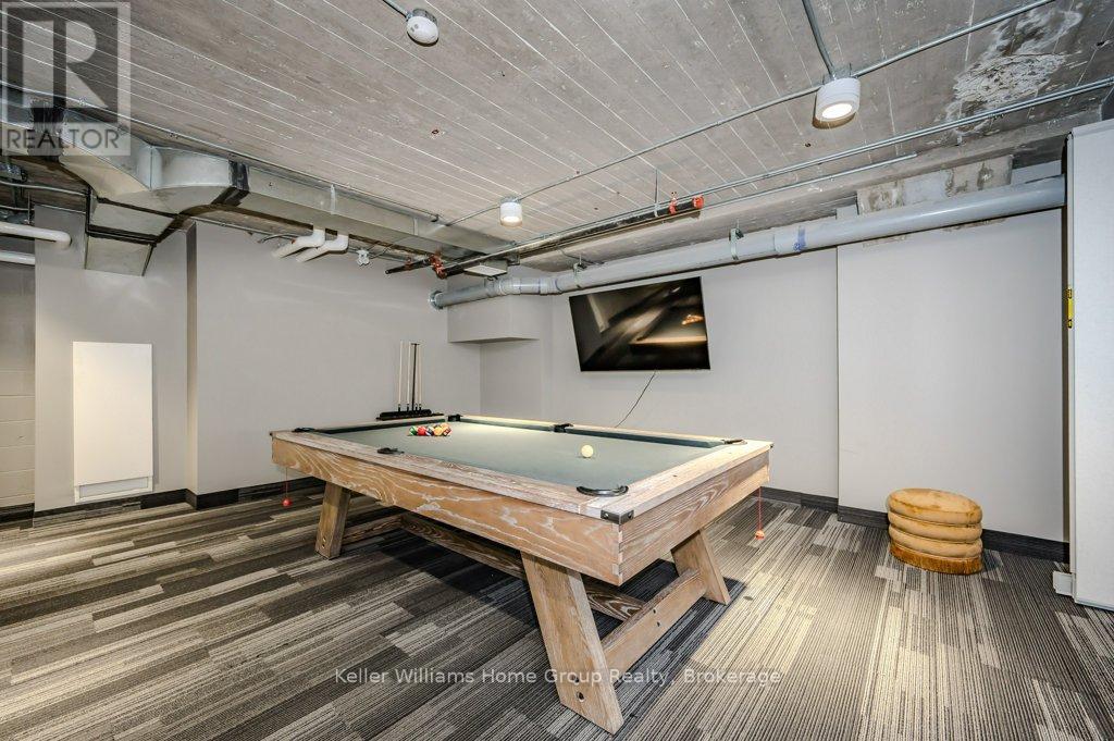 #304 120 HURON STREET - 36