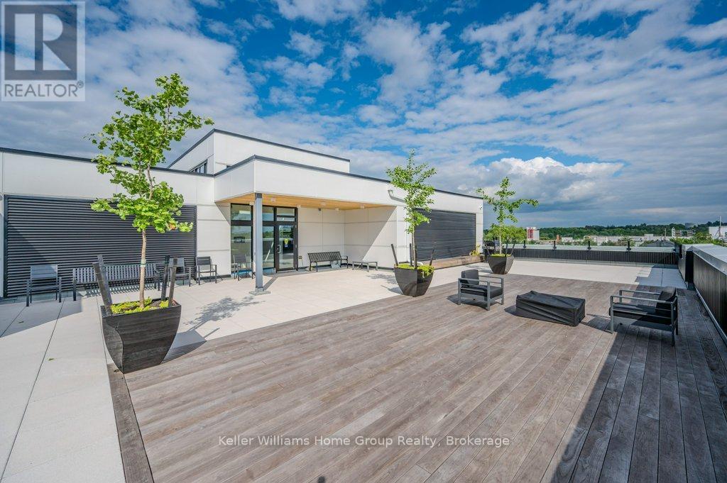 #304 120 HURON STREET - 44