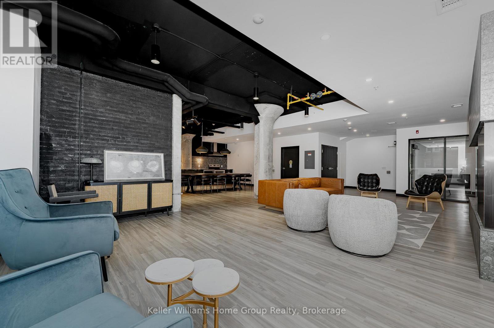 #304 120 HURON STREET - 45