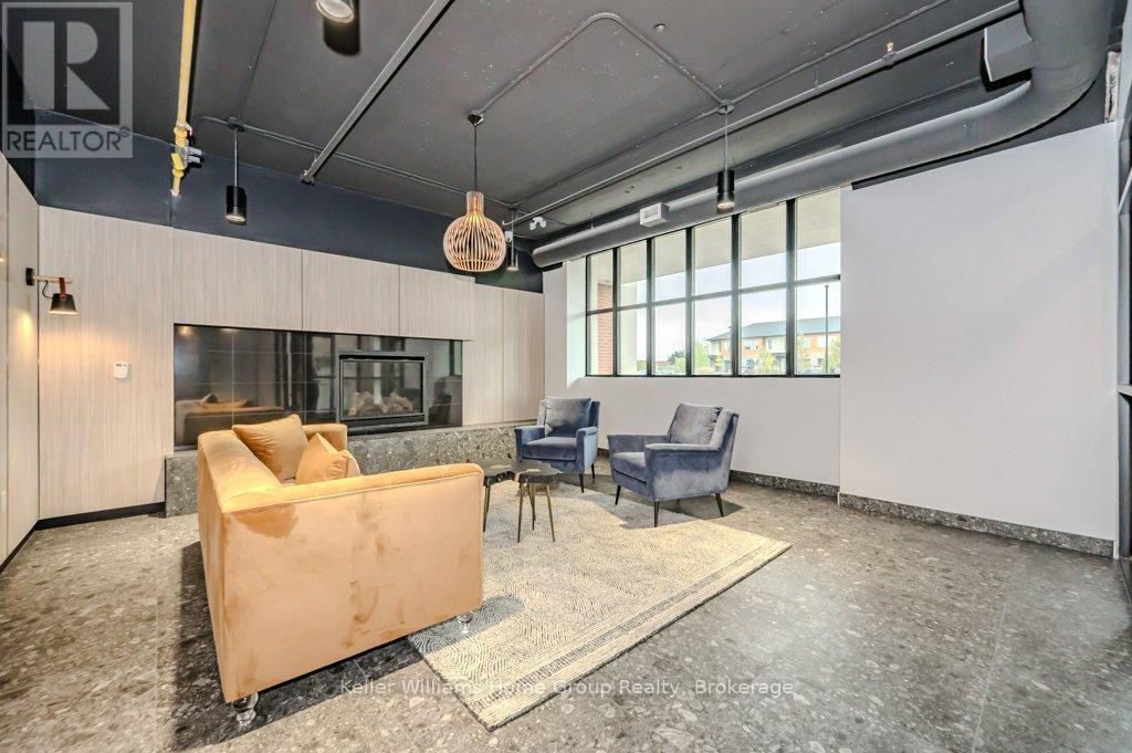 #304 120 HURON STREET - 7