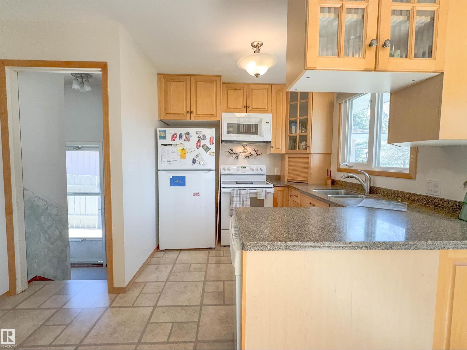 8651 27 AV NW - 10