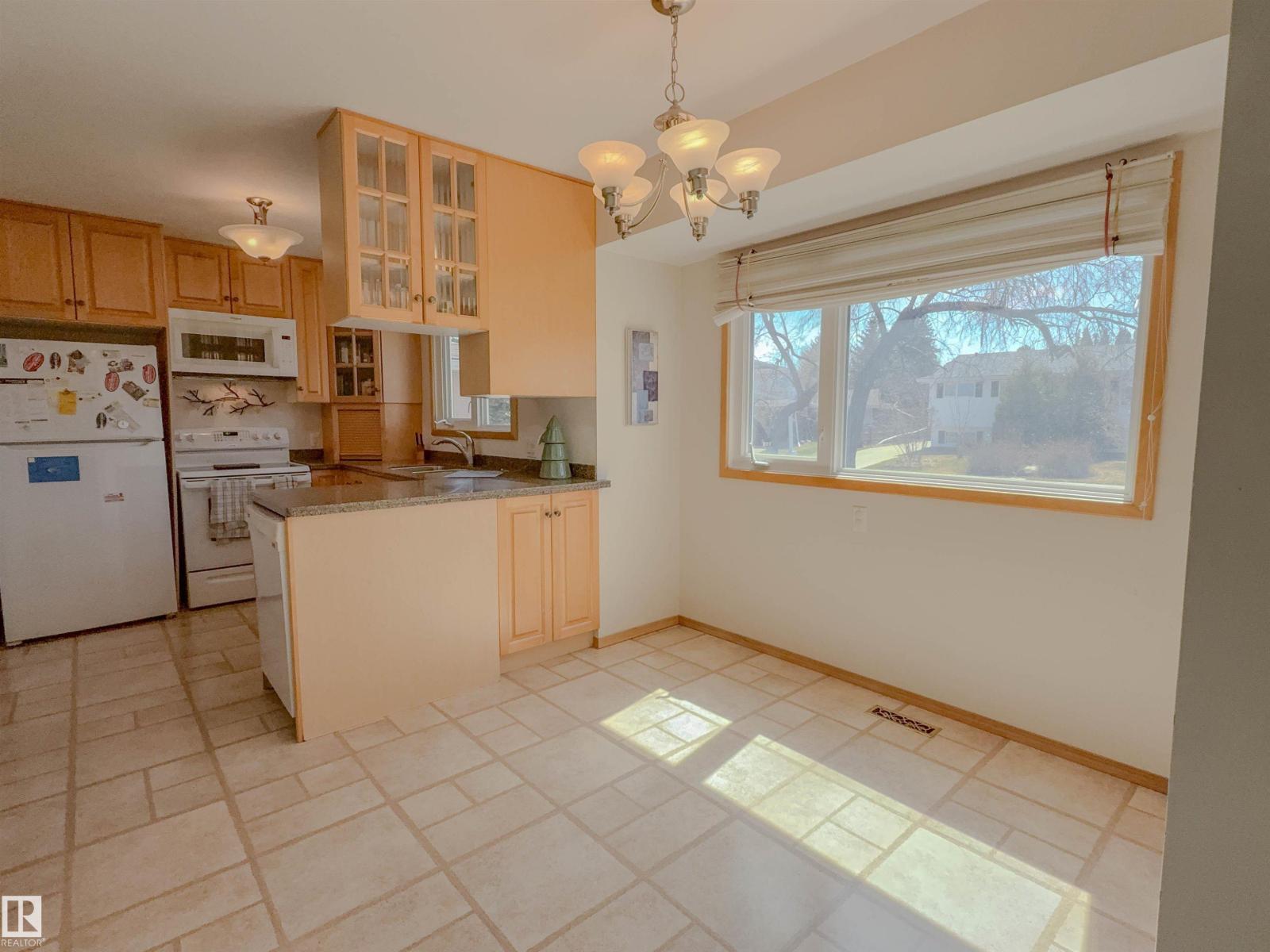 8651 27 AV NW - 11