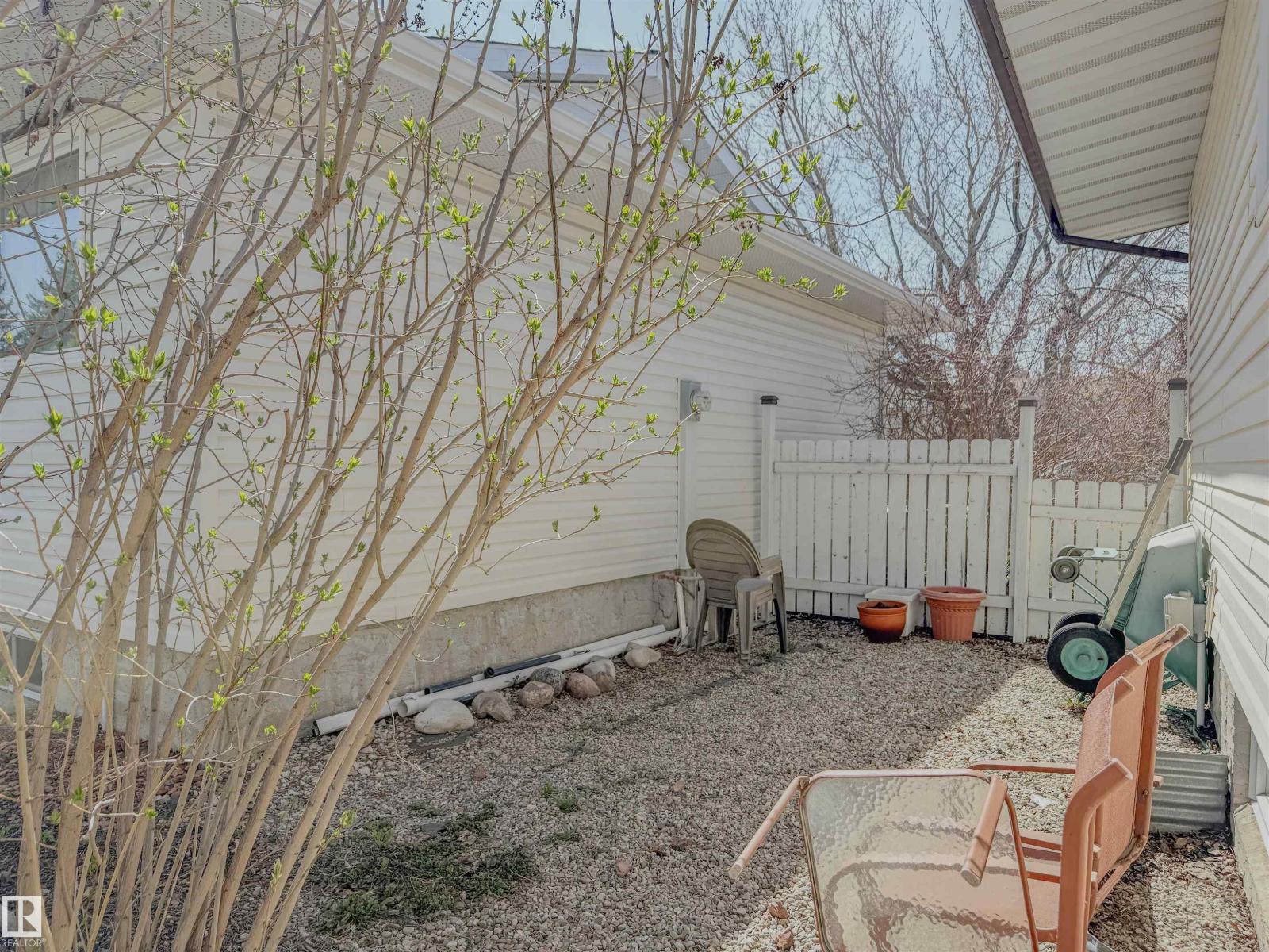 8651 27 AV NW - 13