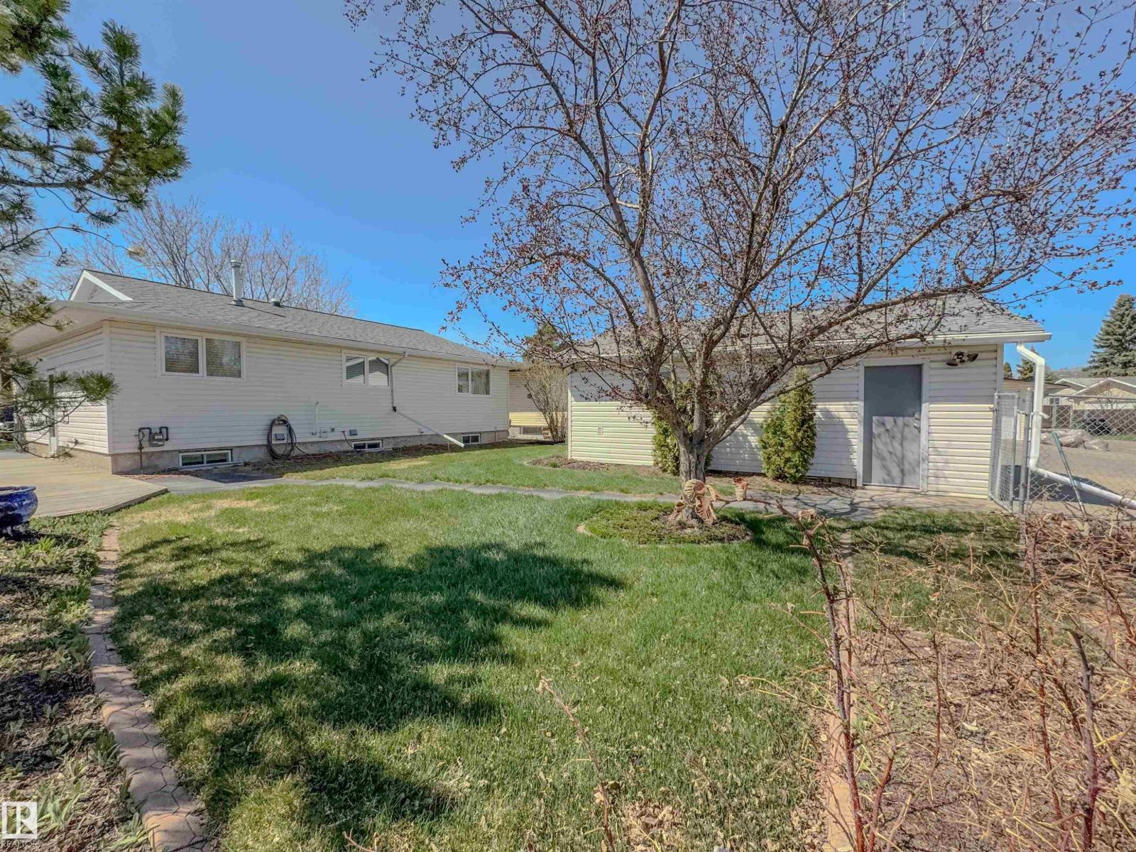 8651 27 AV NW - 15