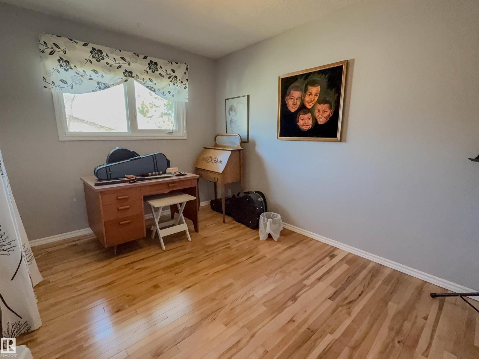 8651 27 AV NW - 17