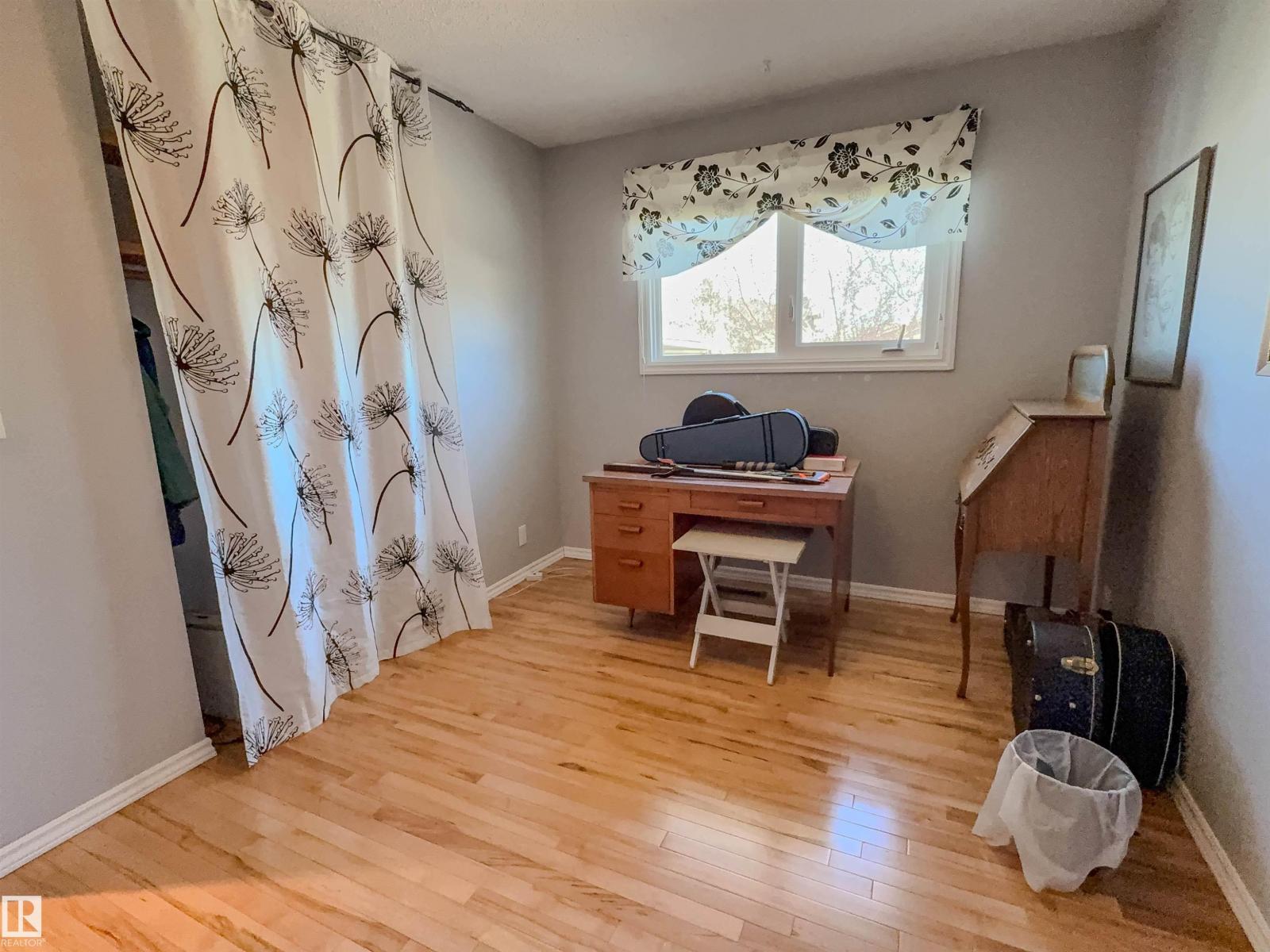 8651 27 AV NW - 18