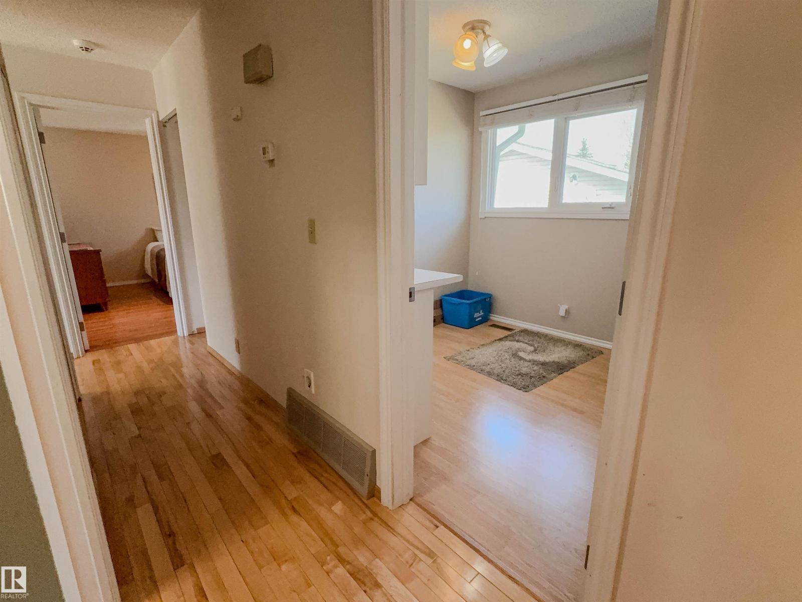 8651 27 AV NW - 19