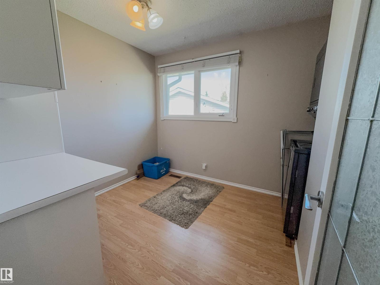 8651 27 AV NW - 21