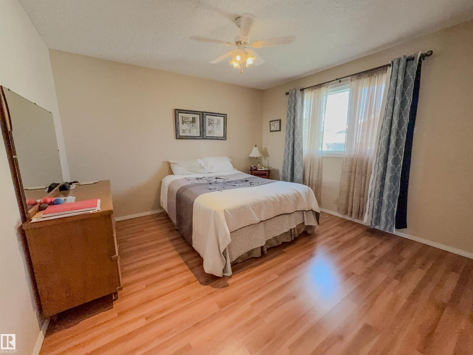 8651 27 AV NW - 23