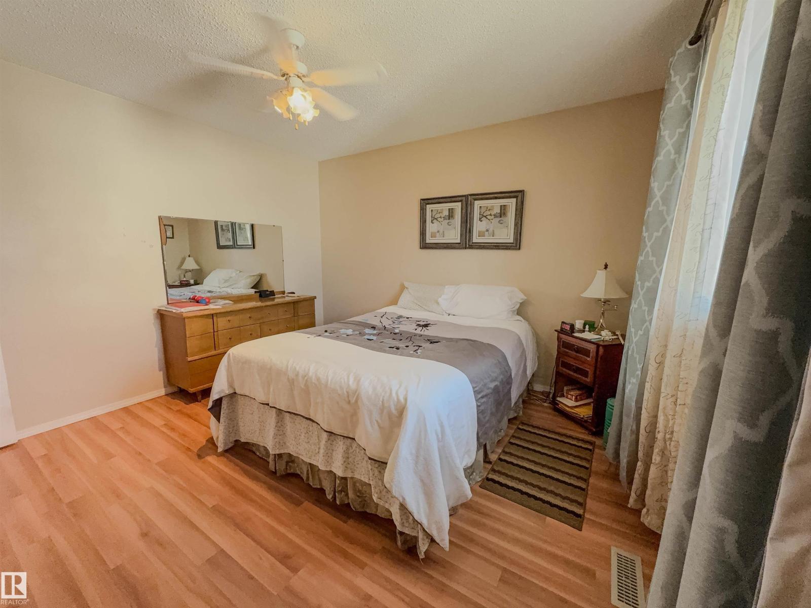 8651 27 AV NW - 24