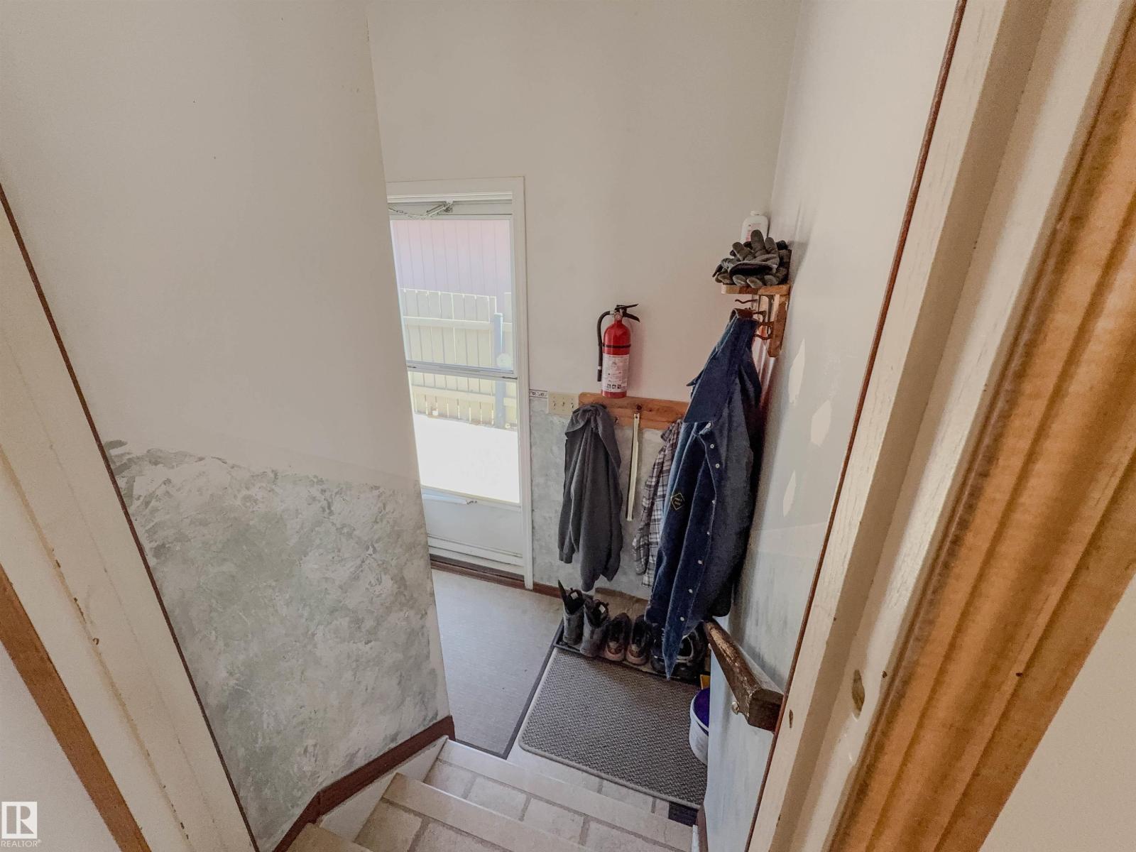 8651 27 AV NW - 26