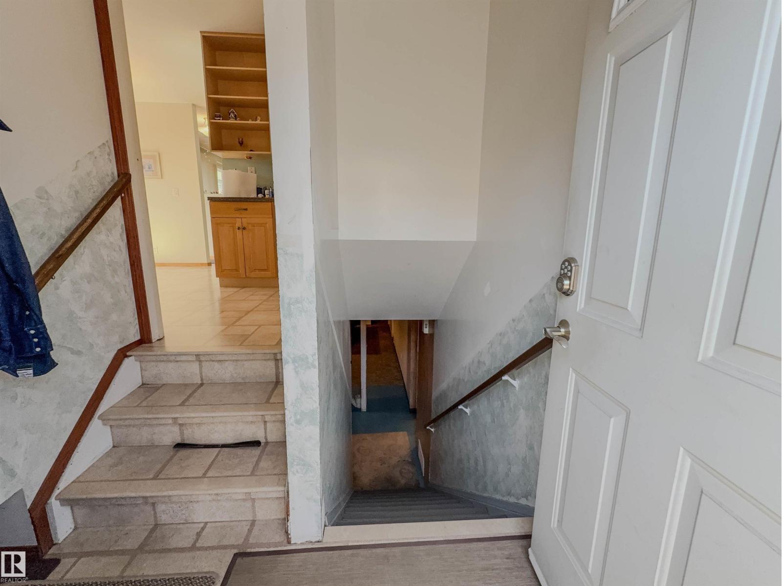 8651 27 AV NW - 27