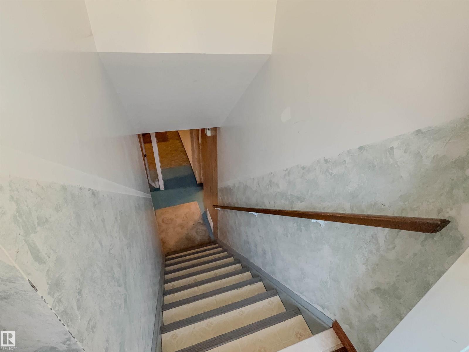 8651 27 AV NW - 28