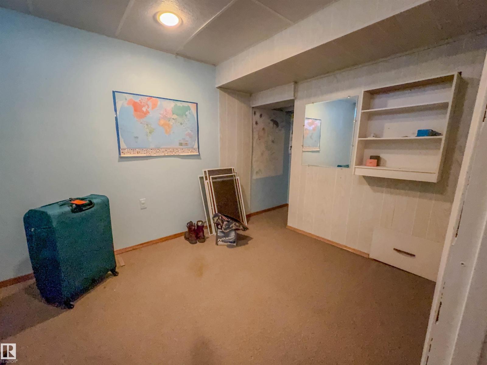 8651 27 AV NW - 39