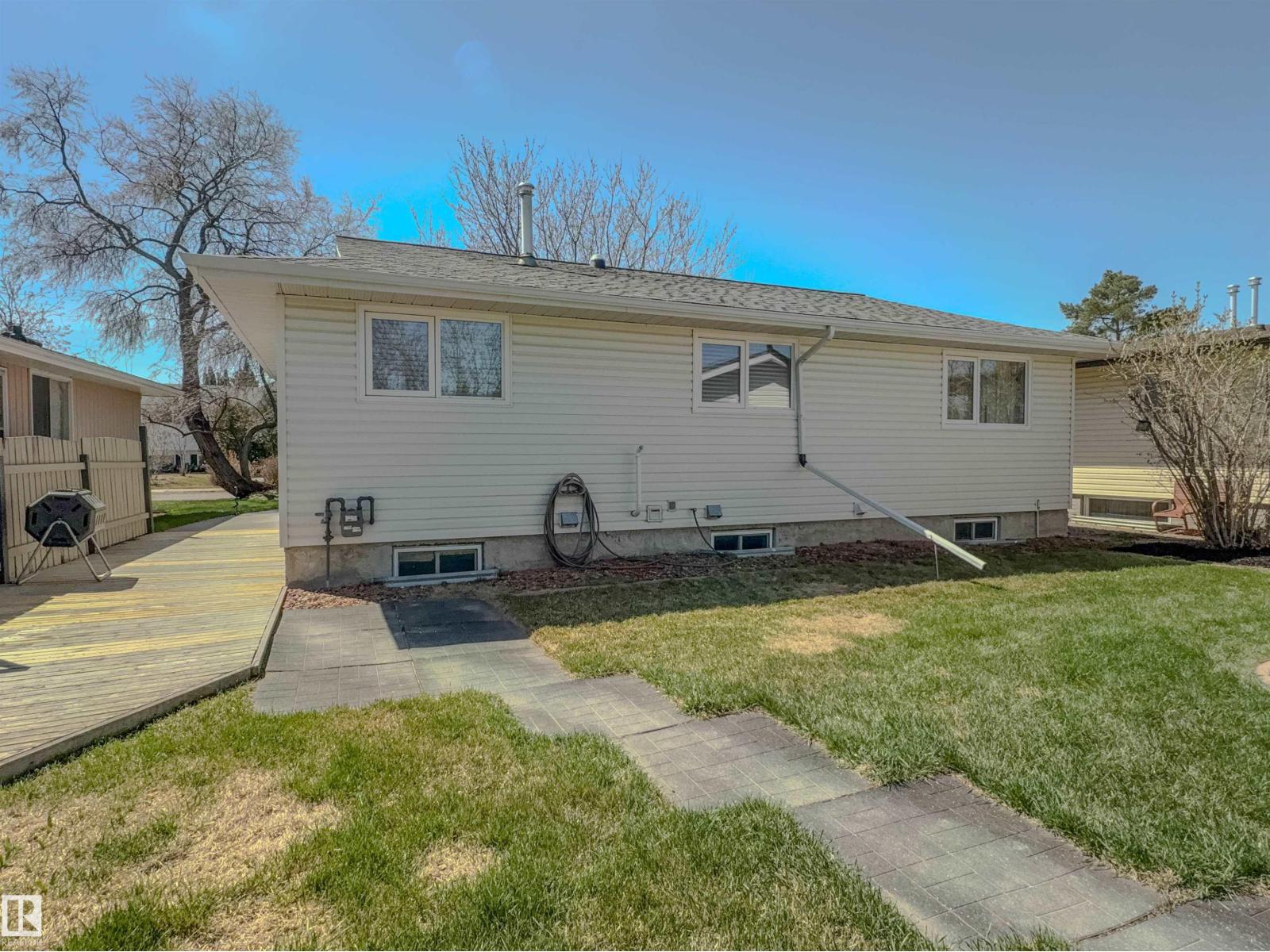 8651 27 AV NW - 44