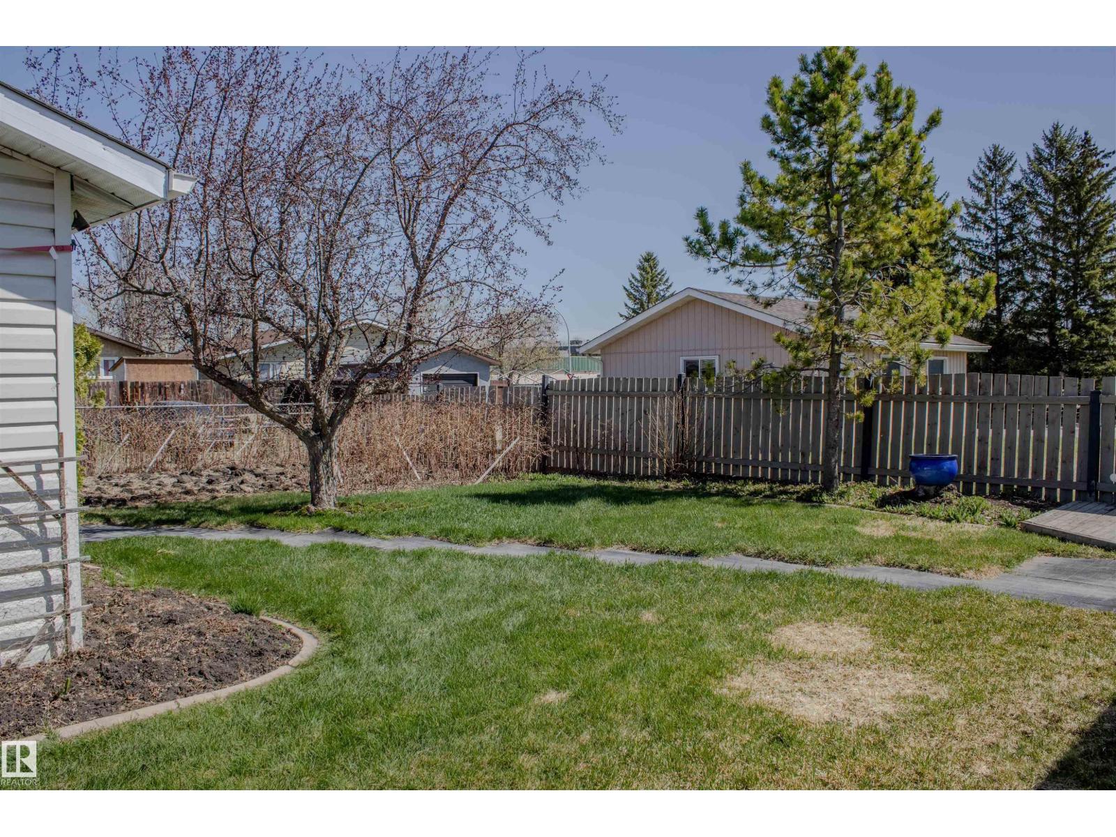 8651 27 AV NW - 46