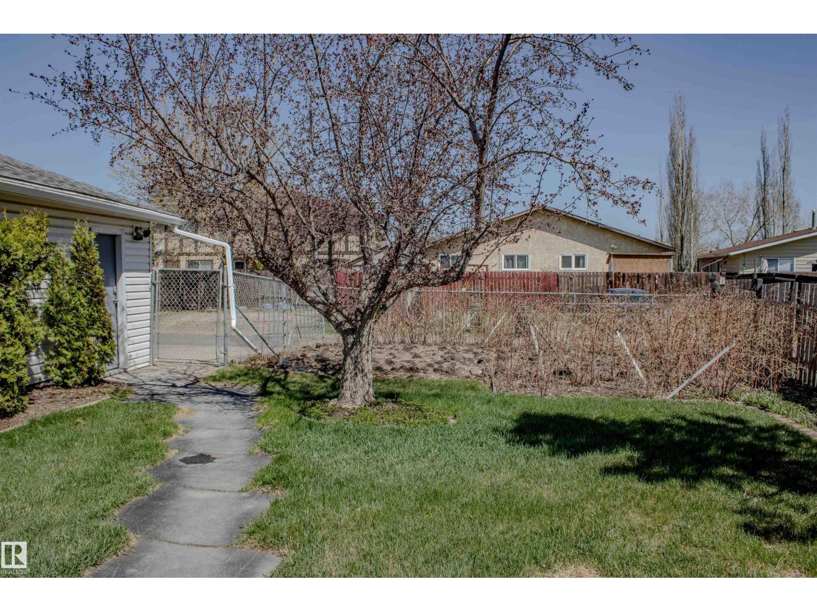 8651 27 AV NW - 48