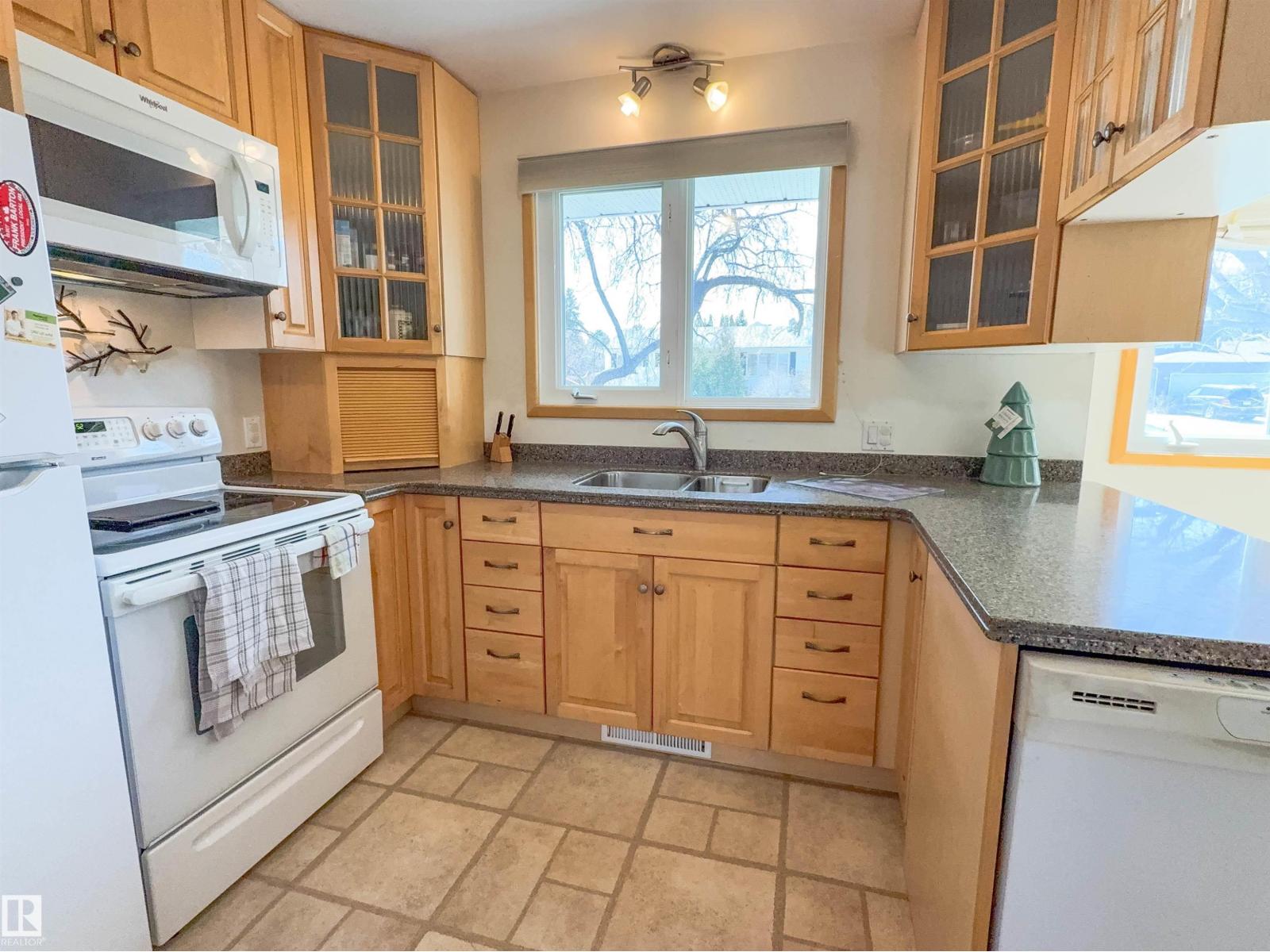8651 27 AV NW - 9