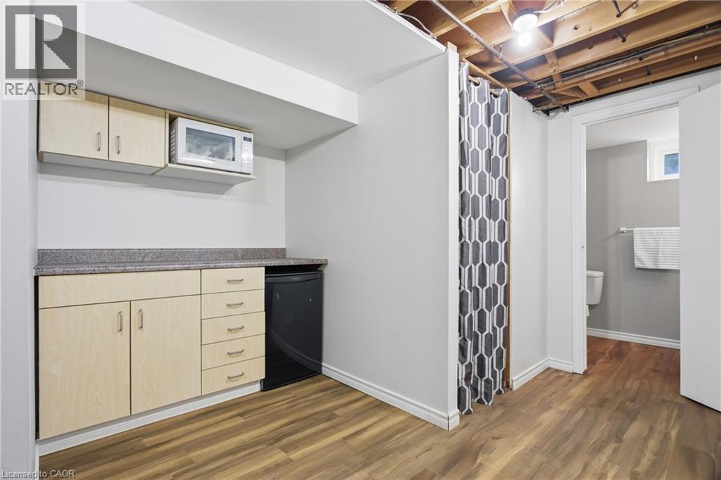 19 GREENDALE Crescent, Kitchener, Ontario, N2A2R5 — Photo 7