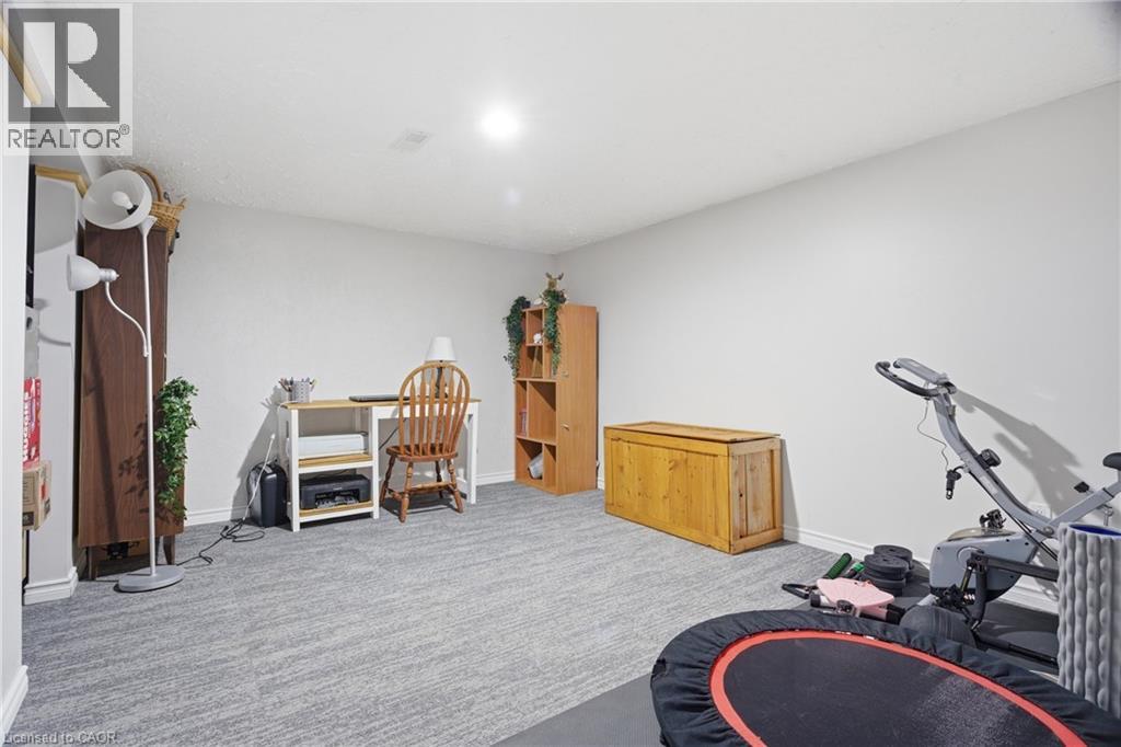 19 GREENDALE Crescent, Kitchener, Ontario, N2A2R5 — Photo 8