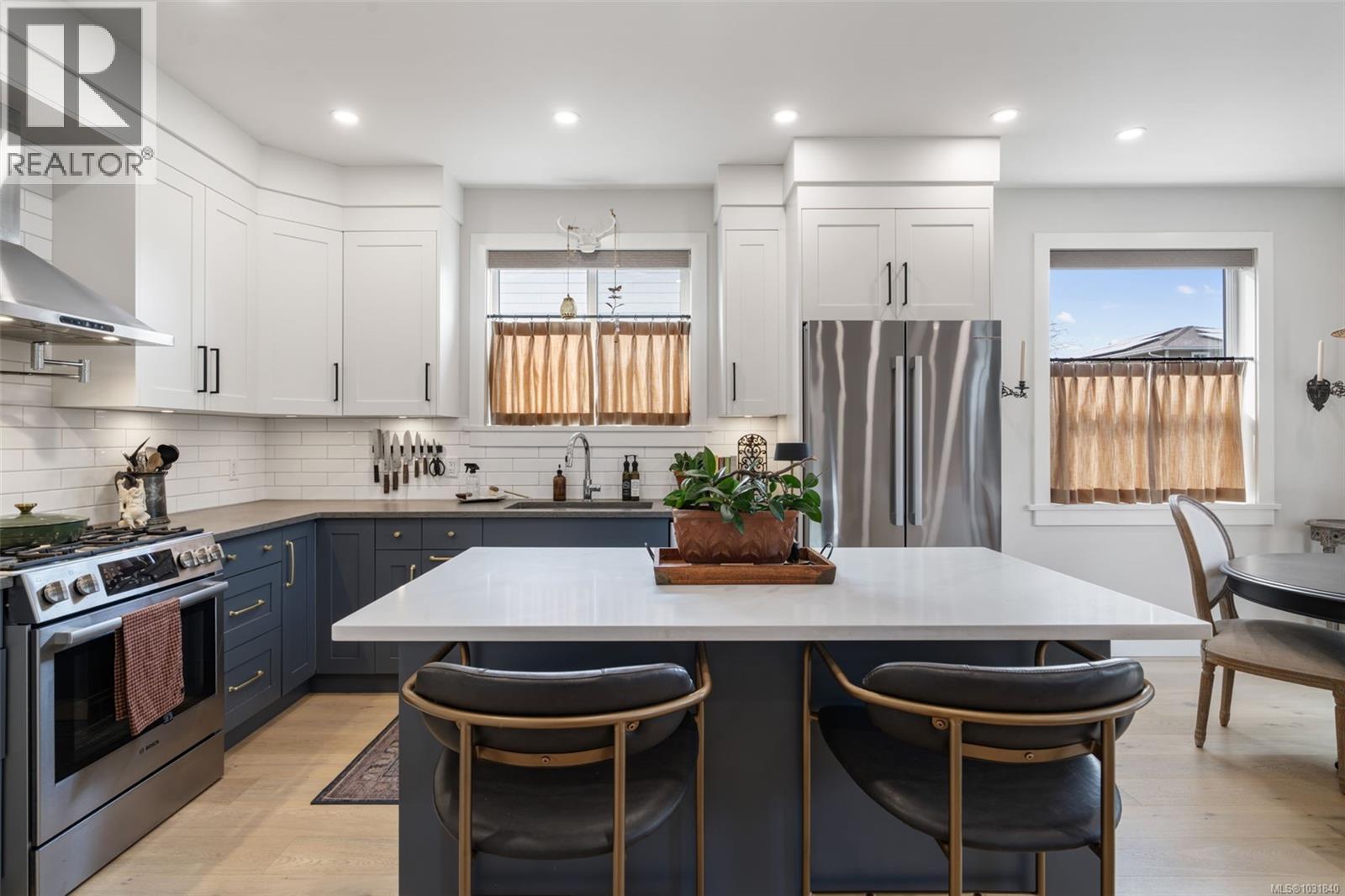 912 Clarke Rd - 4