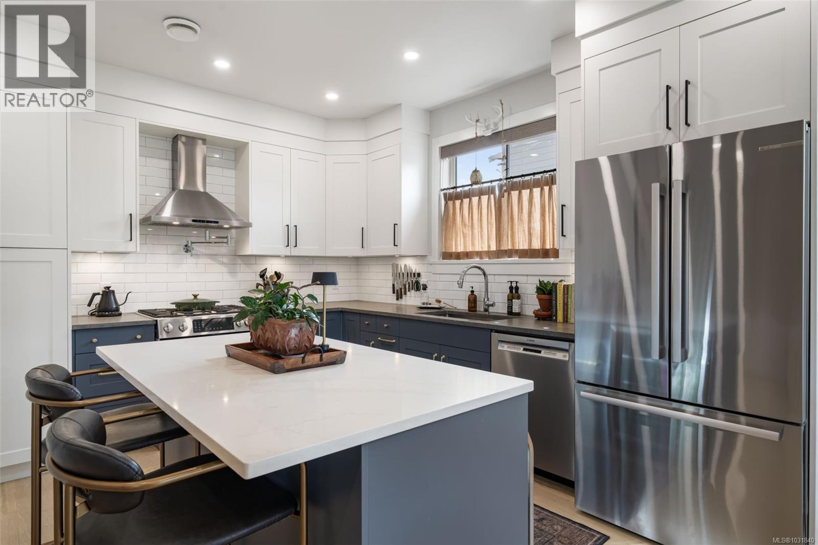 912 Clarke Rd - 1