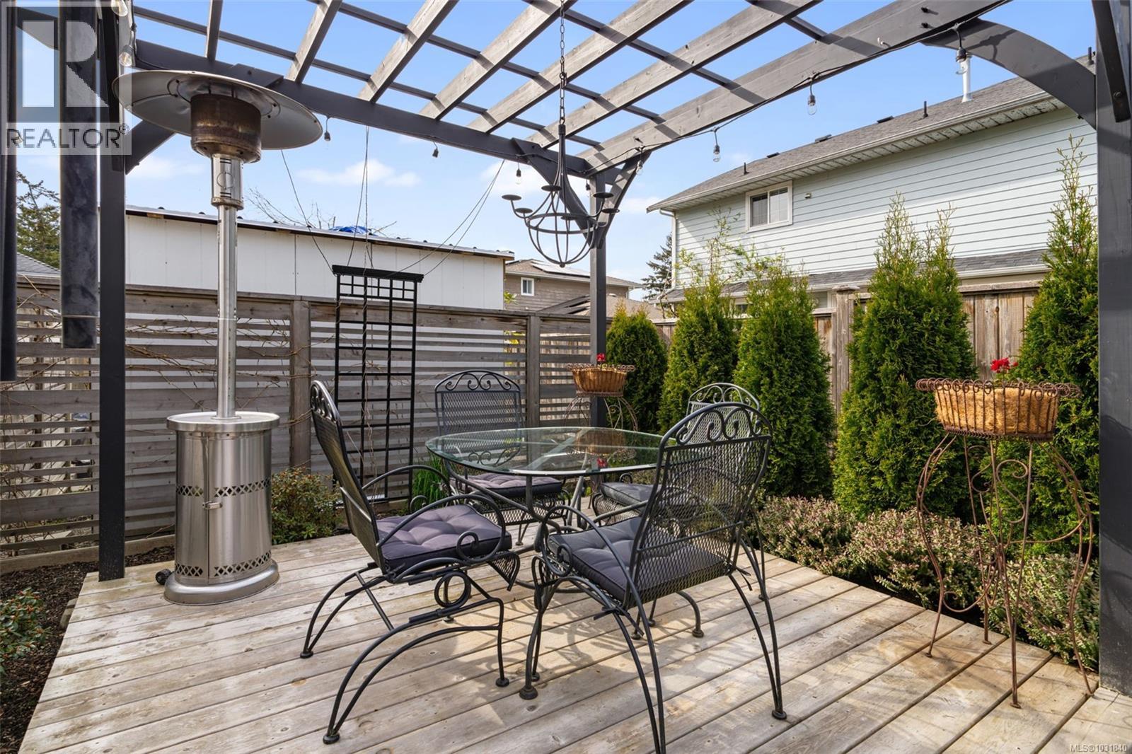 912 Clarke Rd - 35