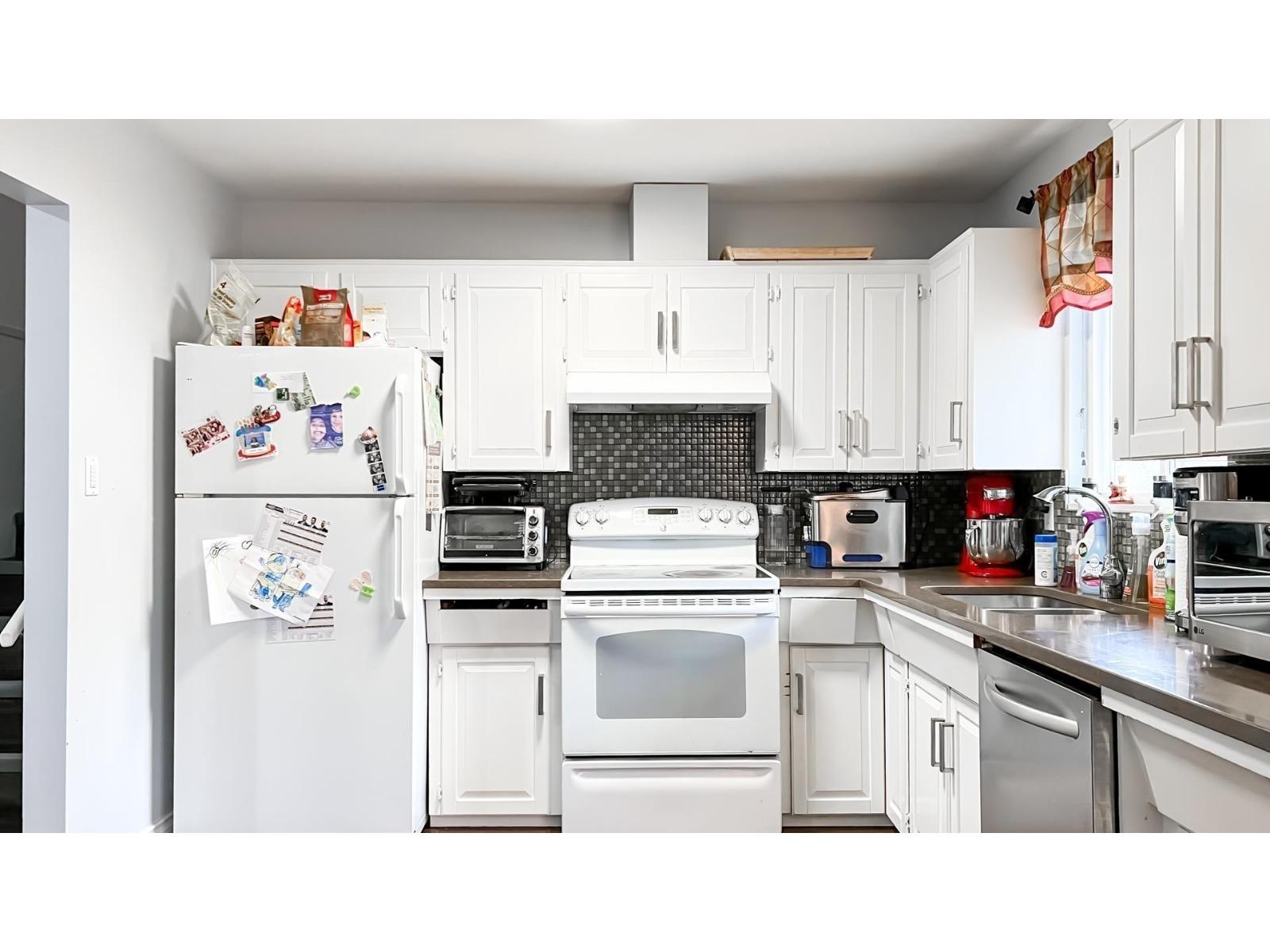 3 Bed, 2 Bath House for Sale in Surrey – 14096 66A AVENUE, Surrey – MLS# R3122671 - Image 9
