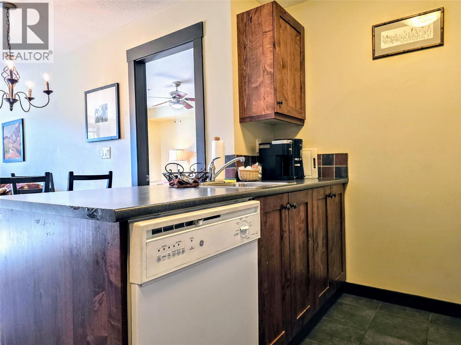 #304 2070 Summit Drive - 6