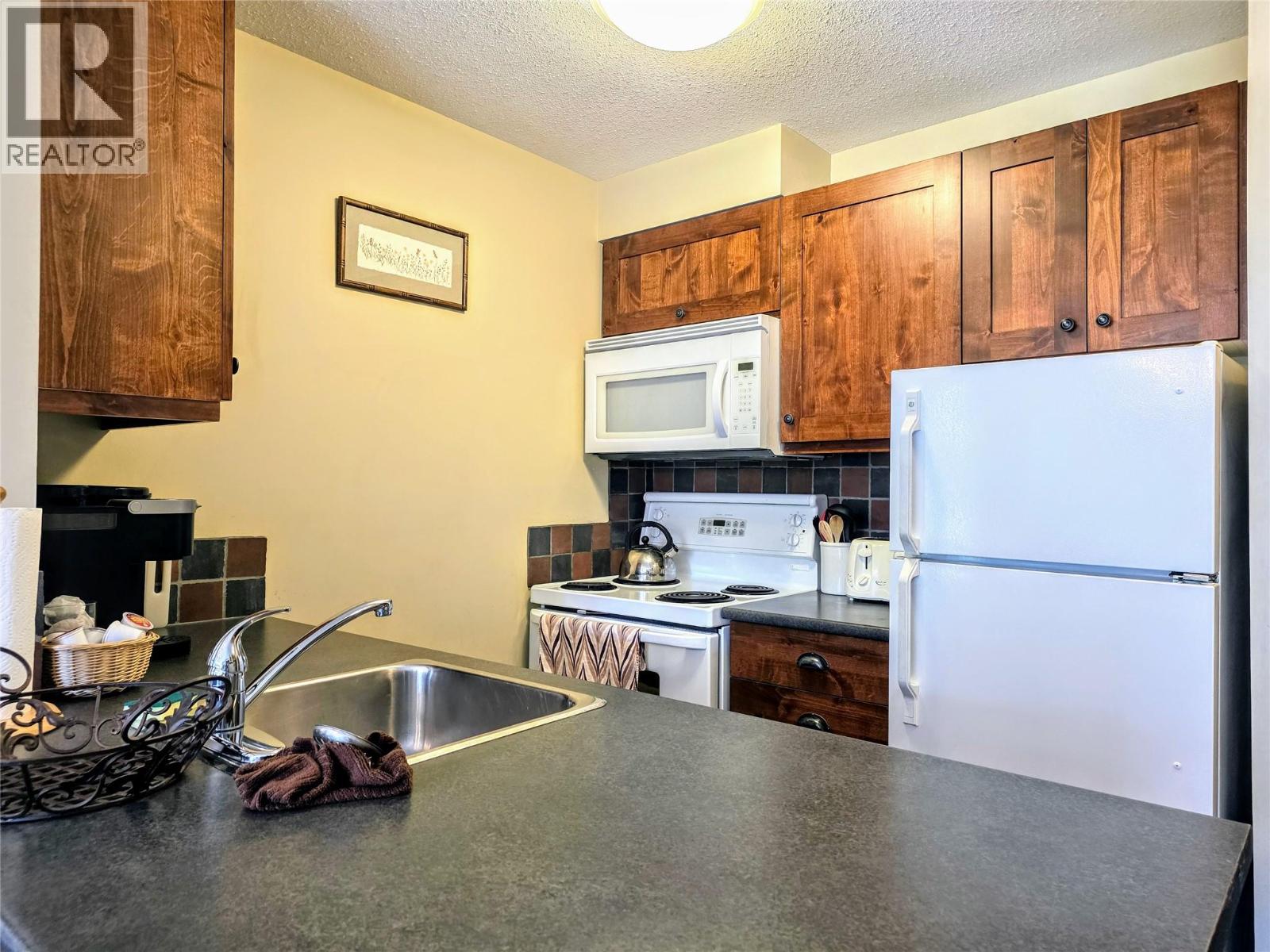 #304 2070 Summit Drive - 7