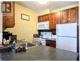 Kitchen - 2070 Summit Drive Unit# 304, Panorama, BC V0A1T0 Photo 7