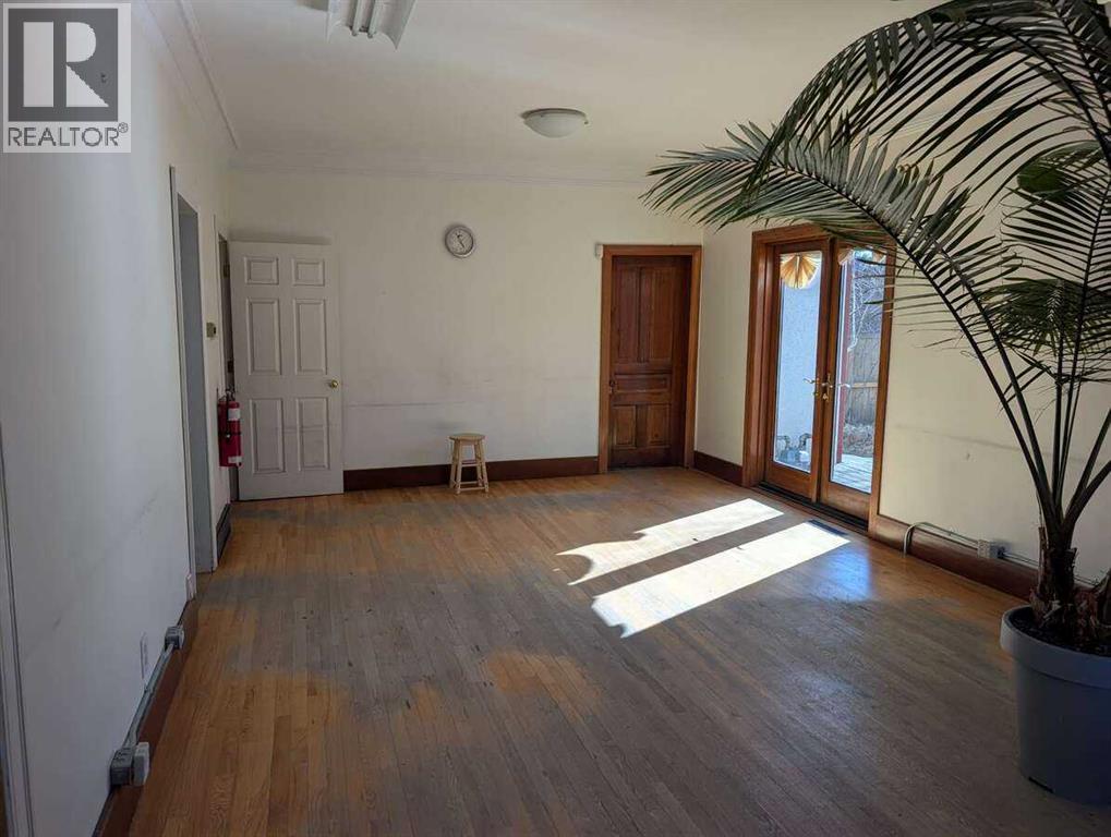 53 Elma Street W - 10