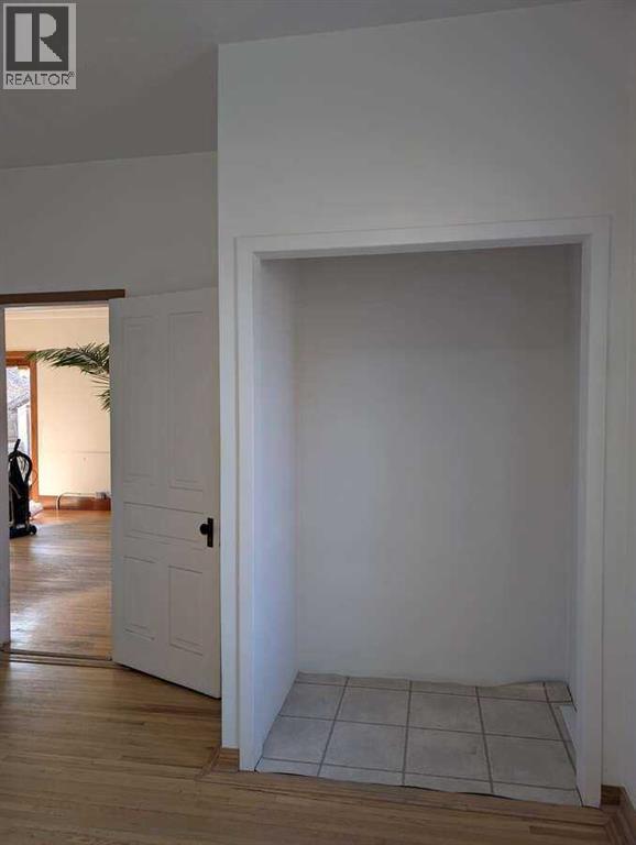 53 Elma Street W - 13