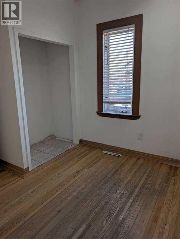 53 Elma Street W - 14