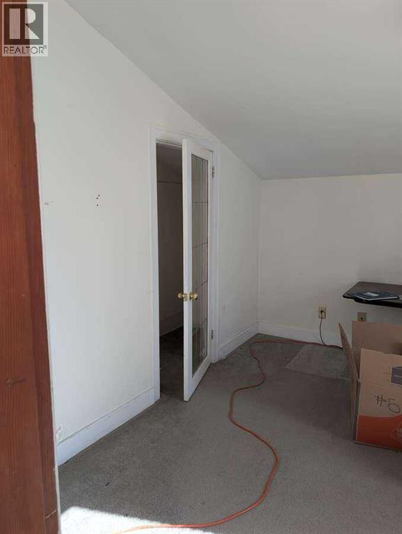 53 Elma Street W - 16