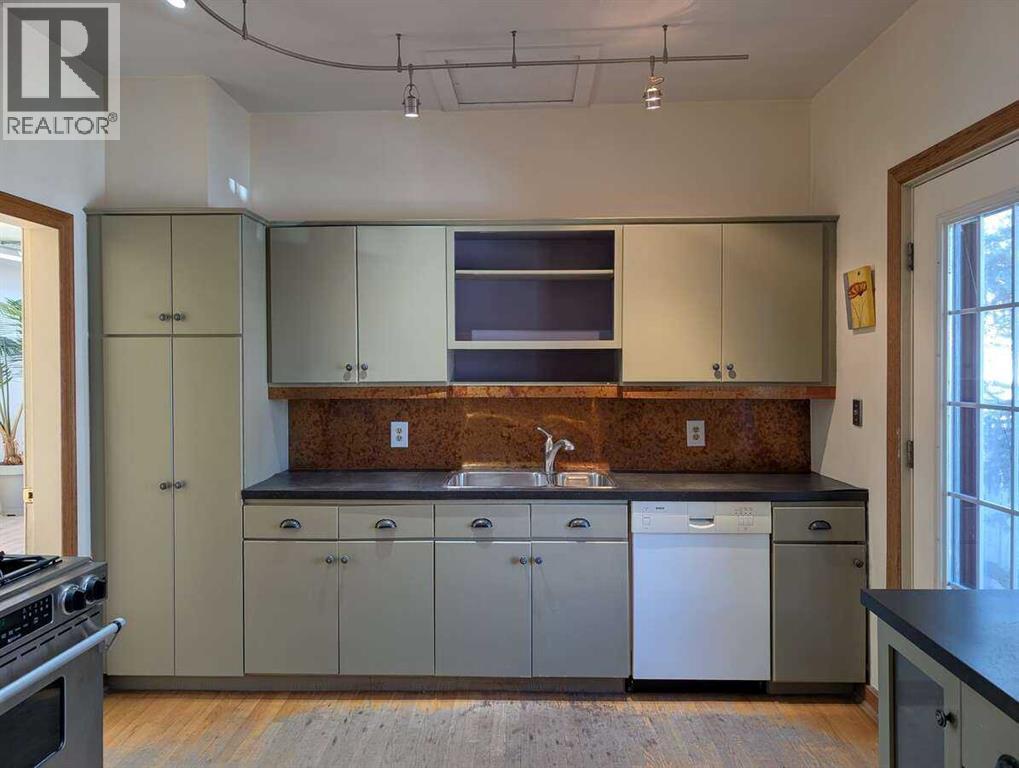 53 Elma Street W - 22