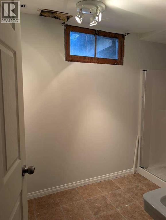 53 Elma Street W - 24