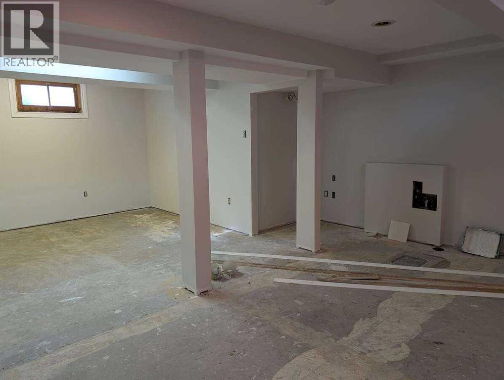 53 Elma Street W - 28
