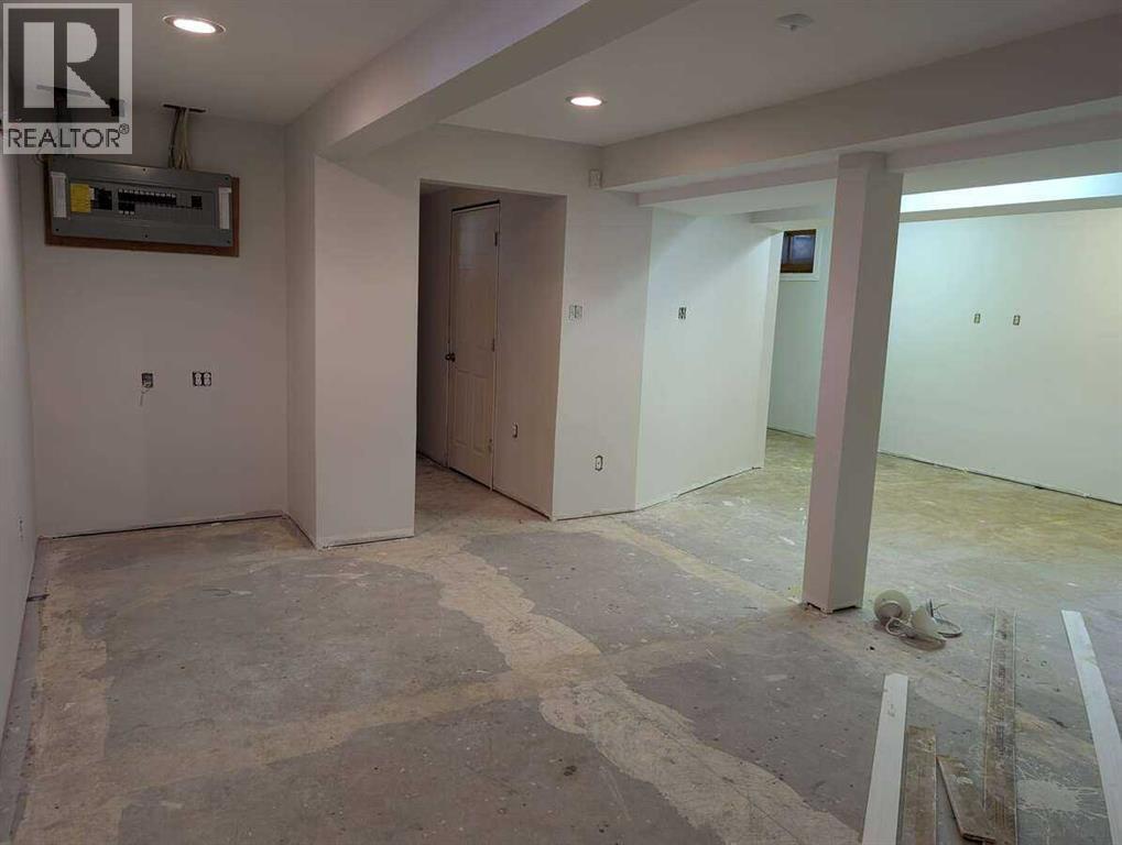 53 Elma Street W - 29