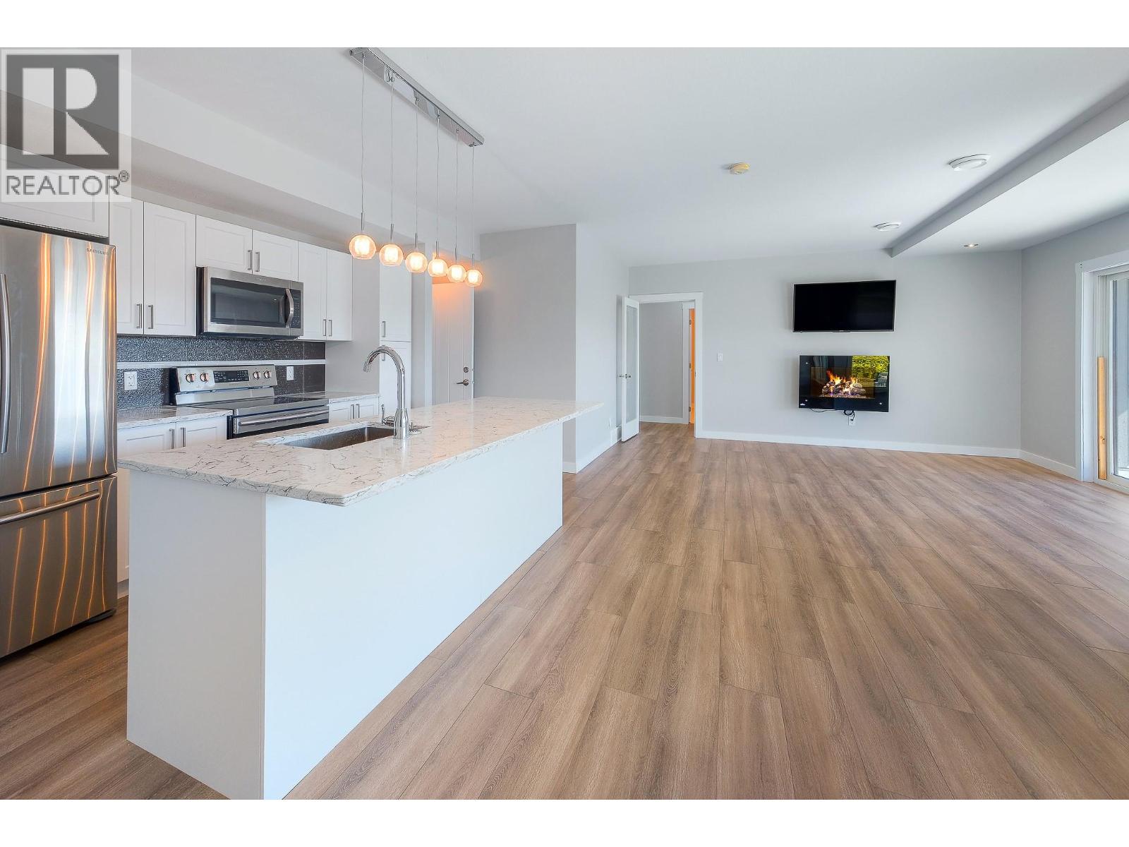 1534 GREGORY Road - 33