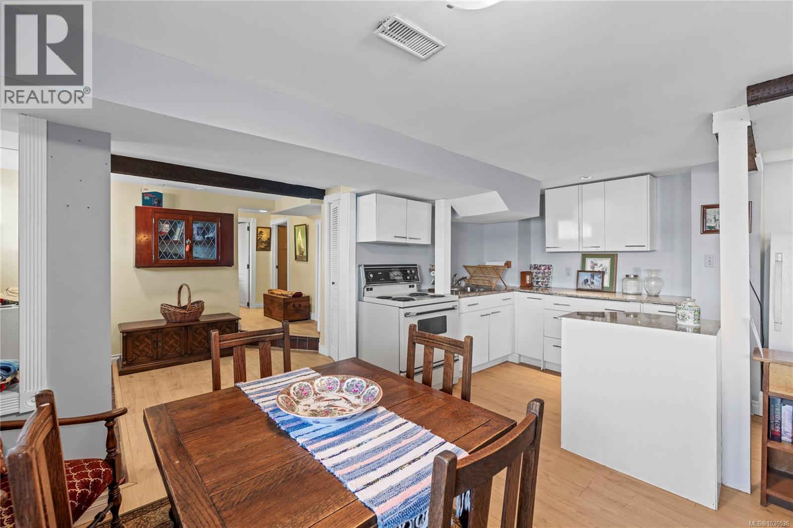 363 Chemainus Rd - 37