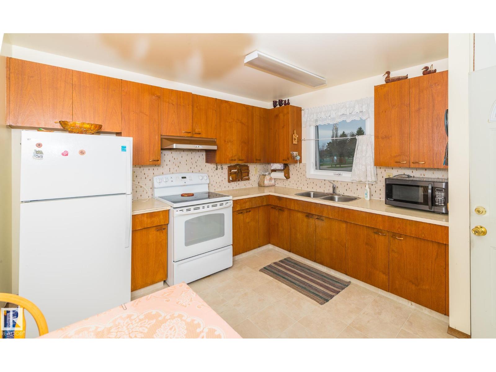 5915 115 ST NW - 24