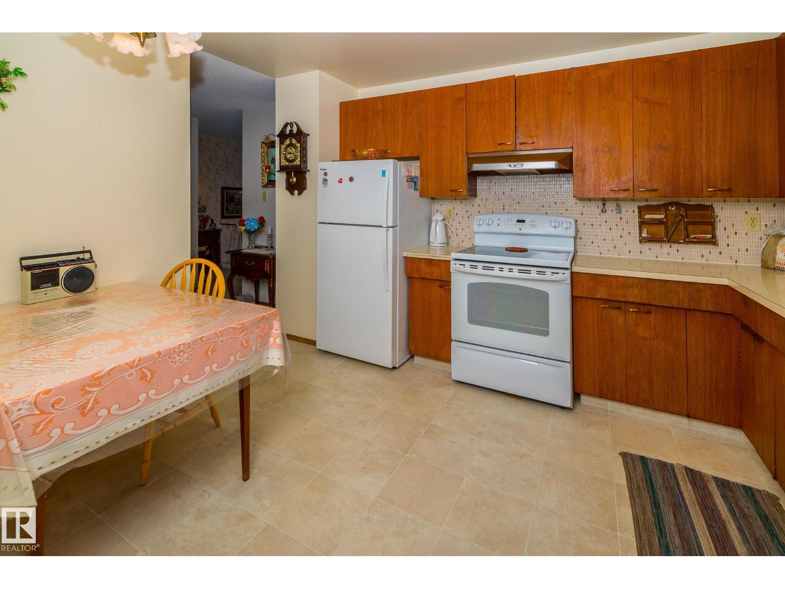 5915 115 ST NW - 25